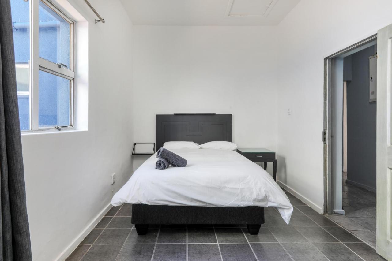 Hotel & Out Express Sea Point *